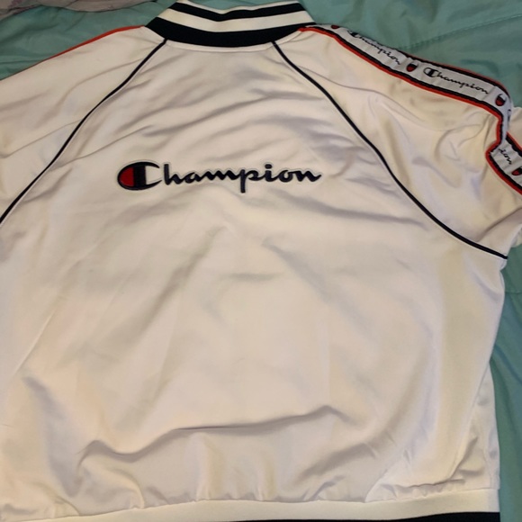 Champion Cropped Jacket - Picture 2 of 4